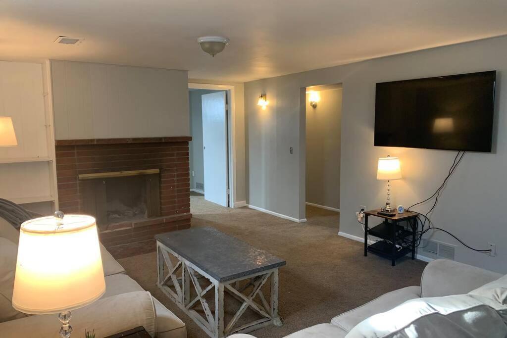 3 King Beds + Bunk Beds On Broadway Villa Littleton Luaran gambar